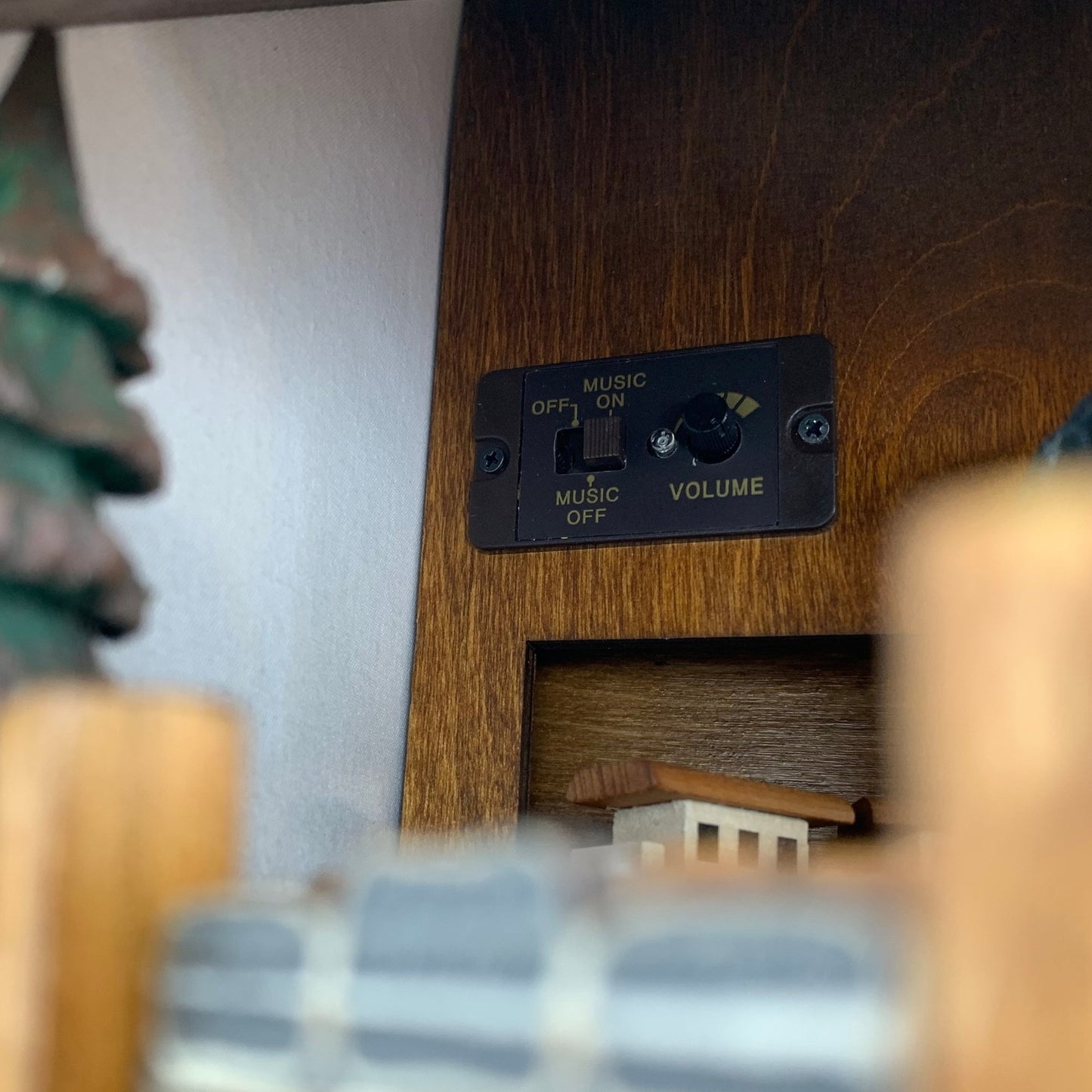 Quartz Train Cuckoo Clock,
Black Forest w/ Music and volume