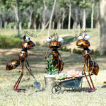 Load image into Gallery viewer, Big Metal Ant Garden Art working in garden
