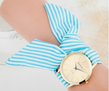 Striped printed gold shell watch